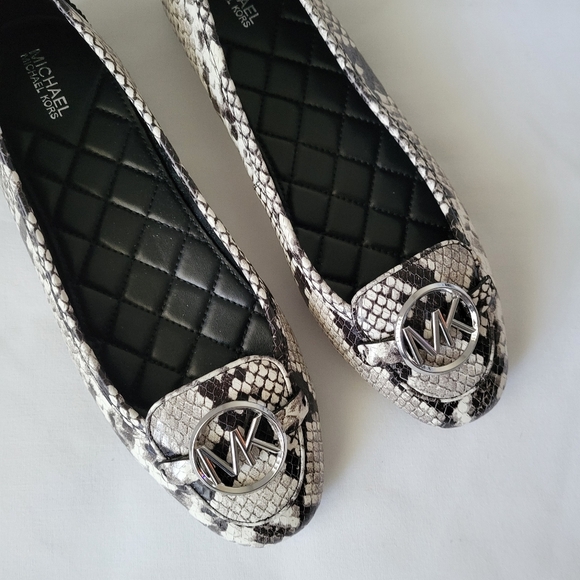 Michael Michae Kors || Size 9 Black/ White Lillie Mocassin Leather Shoes - Picture 2 of 7